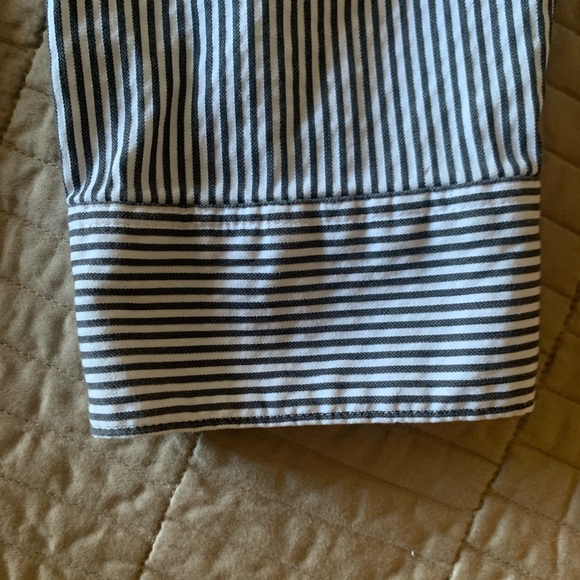 Pinstripe dress shirt with cute front collar - Picture 3 of 4